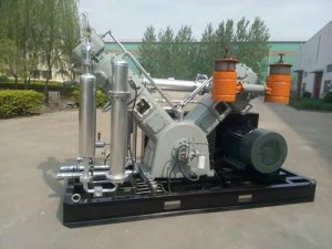 <strong>空壓機(jī)，儲(chǔ)氣罐，噴砂機(jī)</strong>