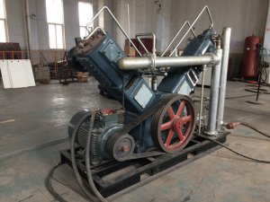 <strong>空壓機(jī)，儲(chǔ)氣罐，噴砂機(jī)</strong>